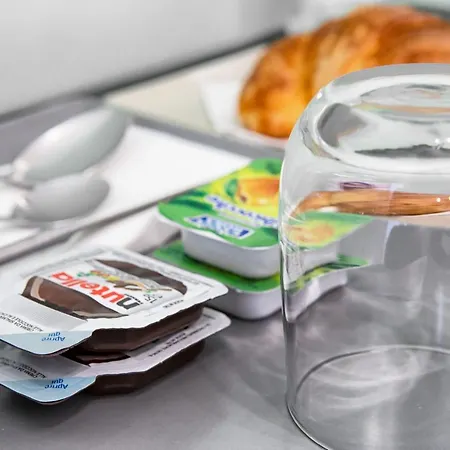 Campari 10 Oda ve Kahvaltı 4*